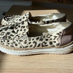 Hey Dude Women's Tan Leopard Flats